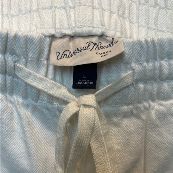 3/$15! Universal Thread Women's Shorts - Picture 3 of 4